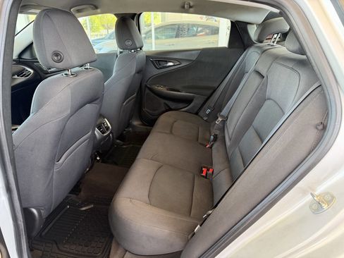 Used 2017 Chevrolet Malibu LT FWD image 7