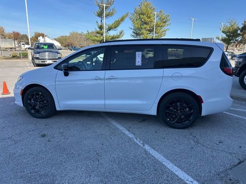 New 2026 Chrysler Pacifica Select image 19