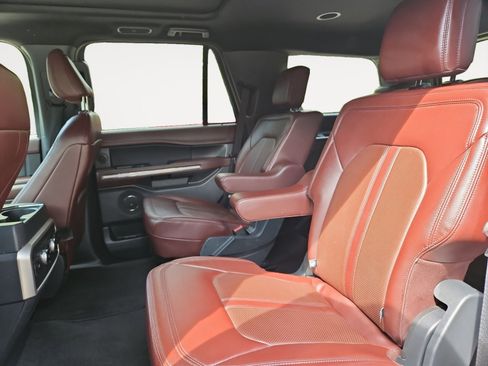Used 2024 Ford Expedition Limited image 13