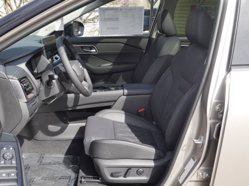 New 2026 Nissan Rogue Platinum w/ Platinum Premium Package AWD/4WD image 3