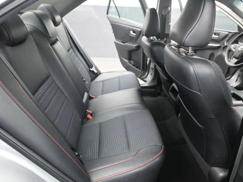 Used 2015 Toyota Camry SE FWD image 30