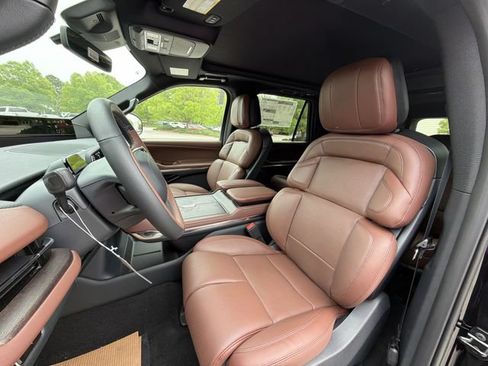 New 2026 Lincoln Navigator L Reserve AWD/4WD image 11