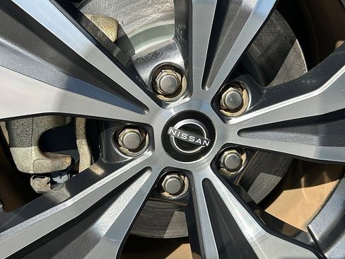 Used 2023 Nissan Murano SV FWD image 11