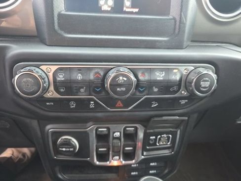 Used 2018 Jeep Wrangler Unlimited Sahara w/ Cold Weather Group AWD/4WD image 14