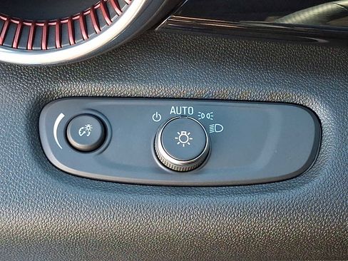 Used 2025 Chevrolet Trax RS w/ Driver Confidence Package image 25