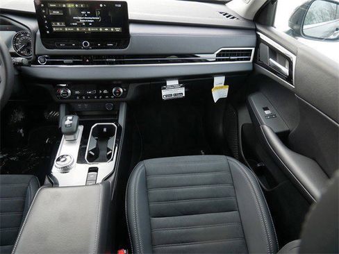 Used 2025 Mitsubishi Outlander SE image 12