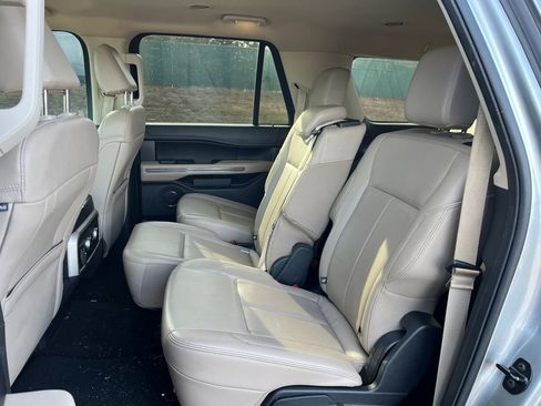 Used 2022 Ford Expedition Max XLT image 11