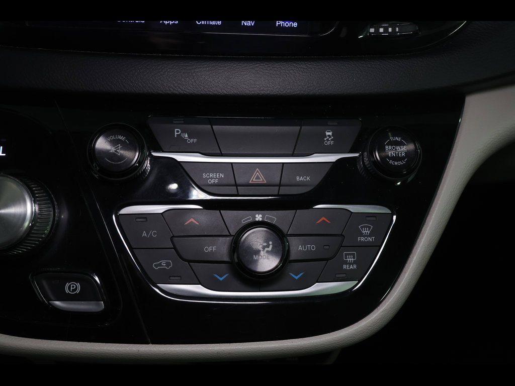 Used 2017 Chrysler Pacifica Touring-L FWD image 24