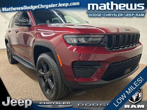 Used 2024 Jeep Grand Cherokee Altitude AWD/4WD image 1