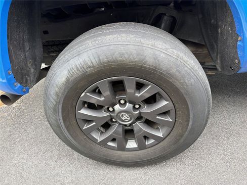 Used 2021 Toyota Tacoma SR5 w/ Technology Package AWD/4WD image 9