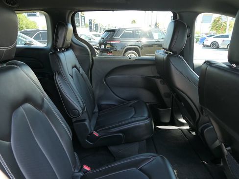 Used 2025 Chrysler Voyager LX FWD image 22