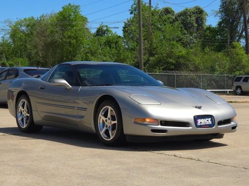 Used 2000 Chevrolet Corvette Coupe w/ Roof Pkg RWD image 6