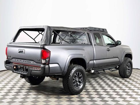Used 2020 Toyota Tacoma SR5 AWD/4WD image 5