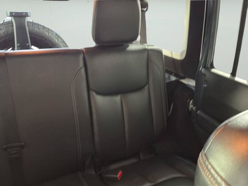Used 2017 Jeep Wrangler Unlimited Rubicon AWD/4WD image 29