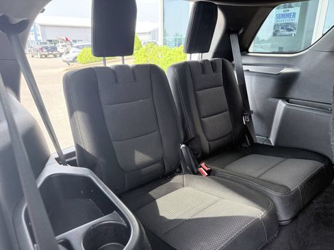 Used 2018 Ford Explorer XLT w/ Equipment Group 201A AWD/4WD image 13