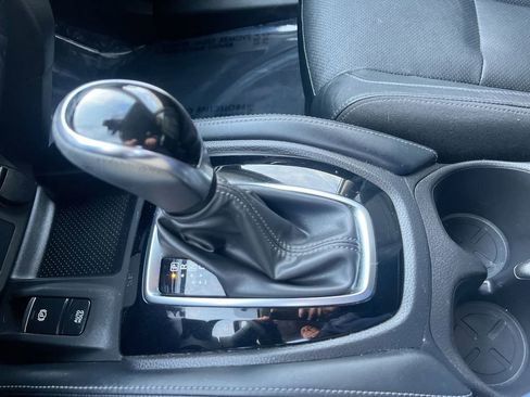 Used 2018 Nissan Rogue SL w/ Premium Package image 20