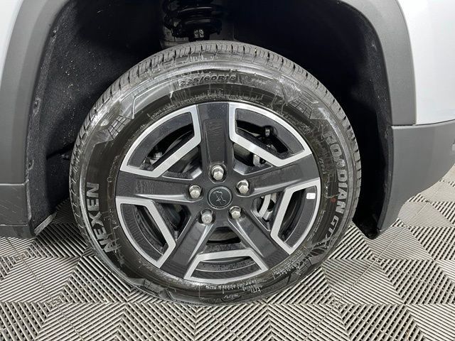 Used 2026 Jeep Cherokee Laredo AWD/4WD image 9