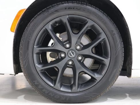 Used 2025 Chrysler Pacifica Limited FWD image 11
