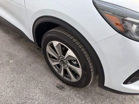 Used 2025 Ford Escape Platinum image 13