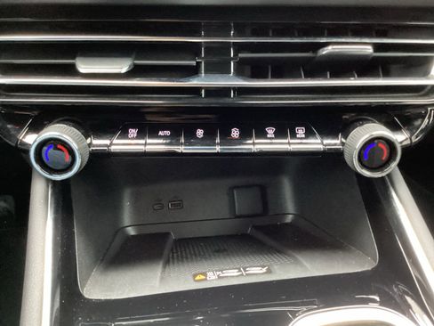 Used 2026 Chevrolet Traverse LT FWD image 24