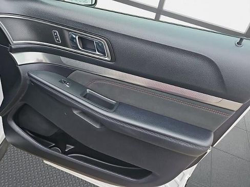 Used 2019 Ford Explorer XLT w/ Equipment Group 202A image 32