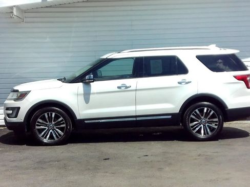 Used 2016 Ford Explorer Platinum AWD/4WD image 2