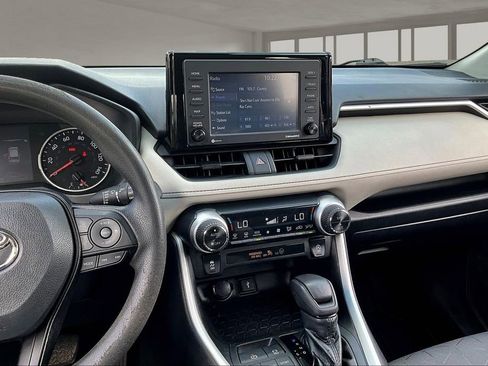 Used 2021 Toyota RAV4 XLE image 9