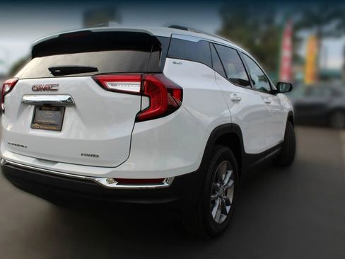 Used 2024 GMC Terrain SLT image 5