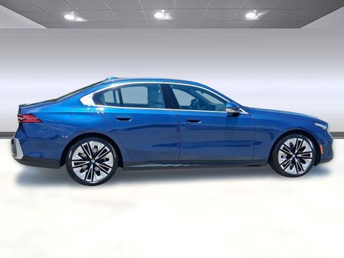 Used 2026 BMW 530i w/ Premium Package image 6