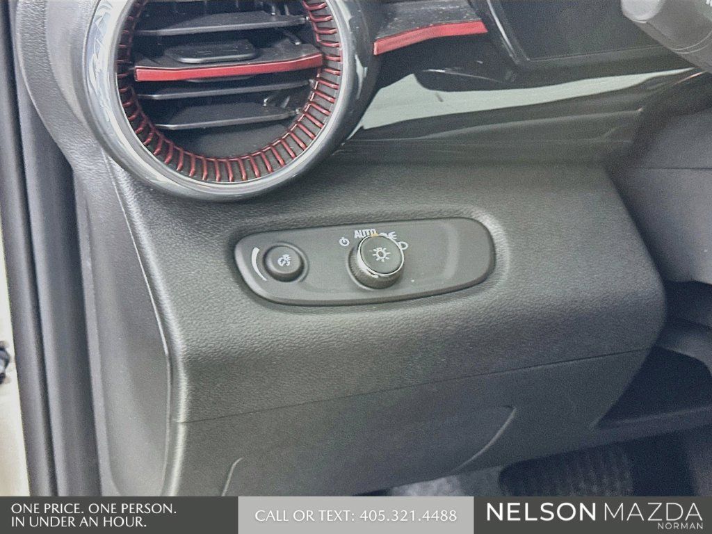 Used 2026 Chevrolet Trax RS w/ Sunroof Package FWD image 11