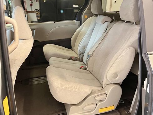 Used 2012 Toyota Sienna LE image 16