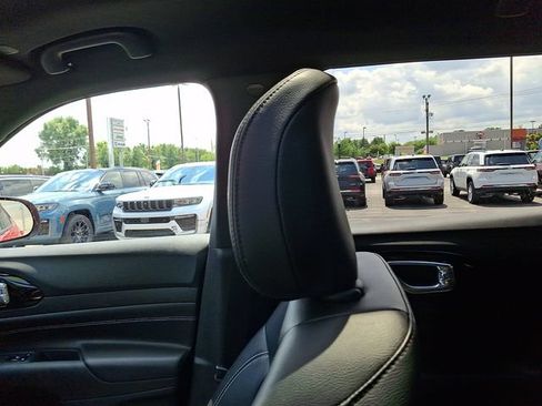 Used 2023 Jeep Compass Latitude w/ Sun and Sound Group AWD/4WD image 17