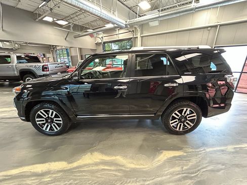 Used 2017 Toyota 4Runner Limited AWD/4WD image 38