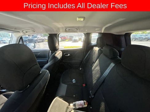 Used 2023 Jeep Renegade Altitude AWD/4WD image 8