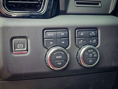 Certified 2024 GMC Sierra 2500 AT4 w/ AT4 Preferred Package image 17