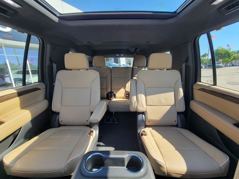 Used 2024 Chevrolet Suburban Premier w/ Premium Package image 17