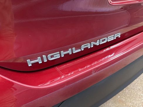 Used 2020 Toyota Highlander XLE AWD/4WD image 25