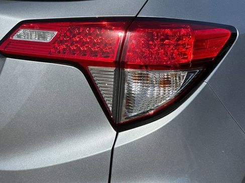Used 2022 Honda HR-V EX image 7