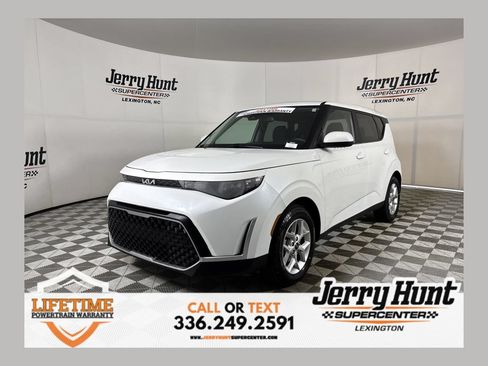 Used 2024 Kia Soul LX w/ Option Group 015 FWD image 1