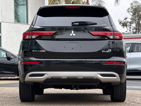 New 2025 Mitsubishi Outlander SE image 5