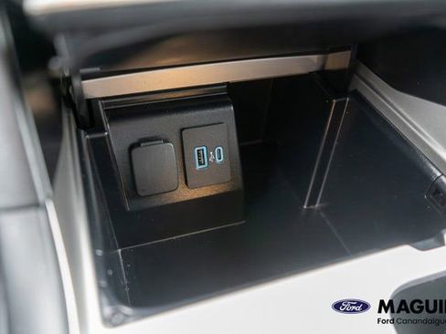 Used 2023 Ford Explorer XLT AWD/4WD image 28