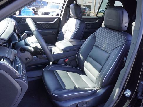 New 2025 GMC Acadia Denali image 14