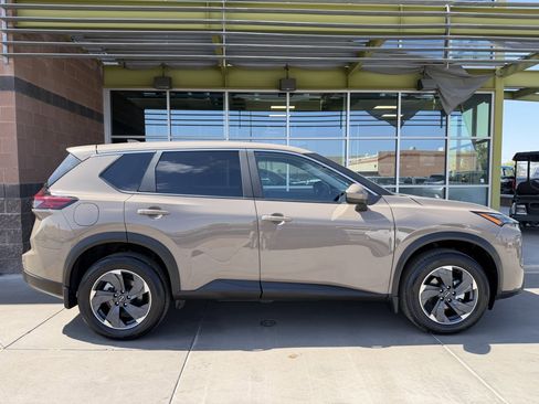 Used 2025 Nissan Rogue SV image 9