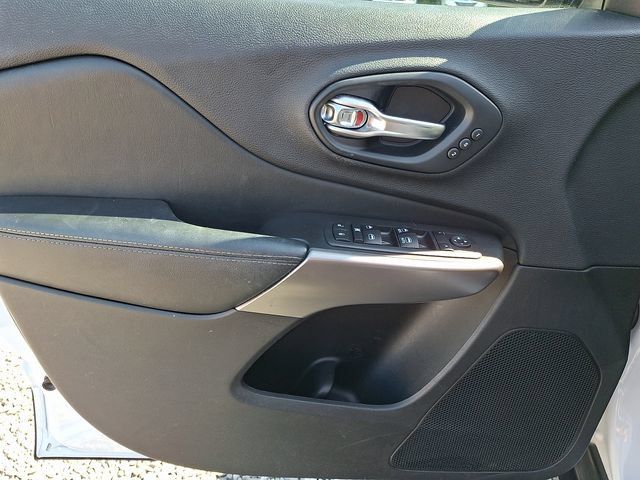 Used 2019 Jeep Cherokee Limited AWD/4WD image 12