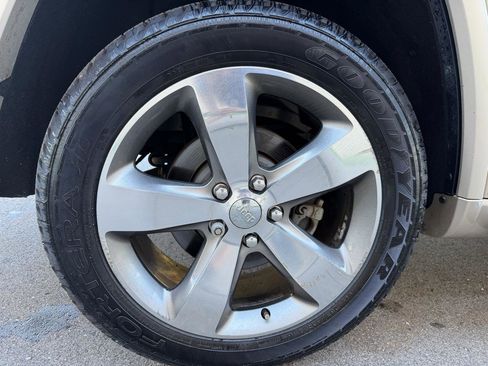 Used 2014 Jeep Grand Cherokee Overland AWD/4WD image 16