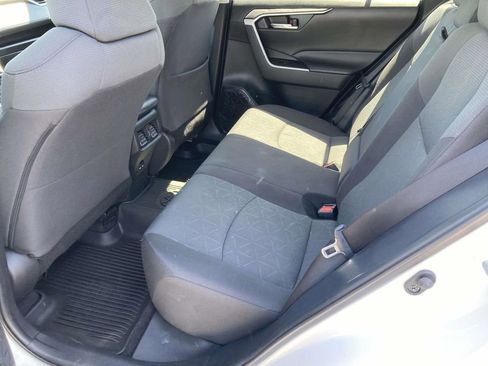 Used 2022 Toyota RAV4 XLE FWD image 15