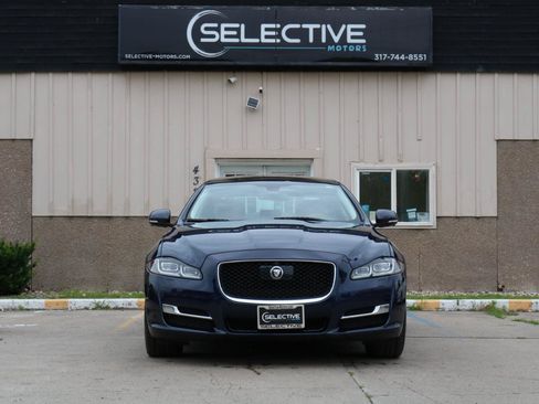 Used 2017 Jaguar XJ R-Sport AWD/4WD image 2
