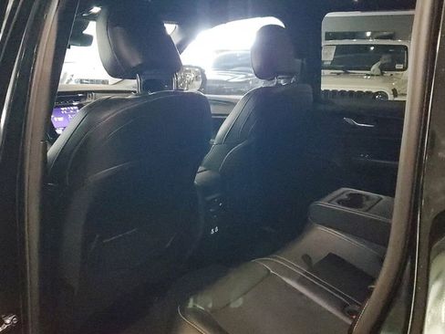 Used 2025 Jeep Grand Cherokee Altitude image 14