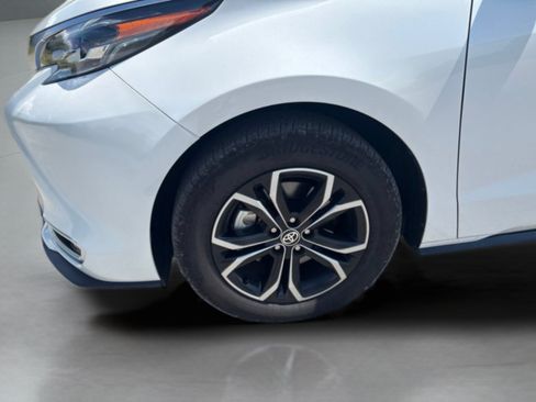 Used 2026 Toyota Sienna Platinum AWD/4WD image 34