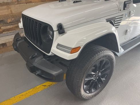 Used 2021 Jeep Wrangler Unlimited Sahara AWD/4WD image 3